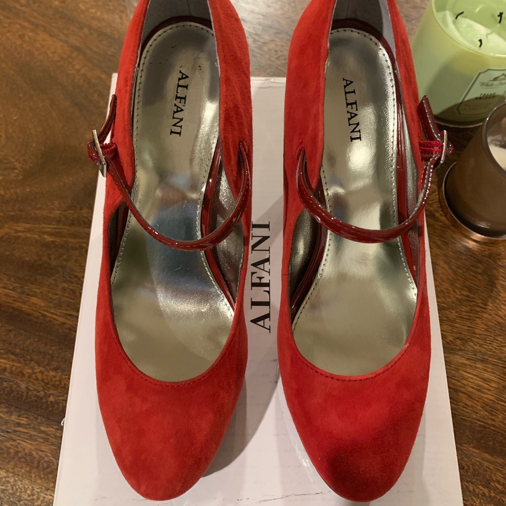 Alfani Syssy Womens US 7.5 Lipstick Red Shoes. New
